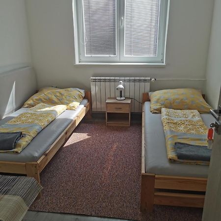 Living Bratislava & Bus Station & Mlynske Nivy Apartment Ngoại thất bức ảnh