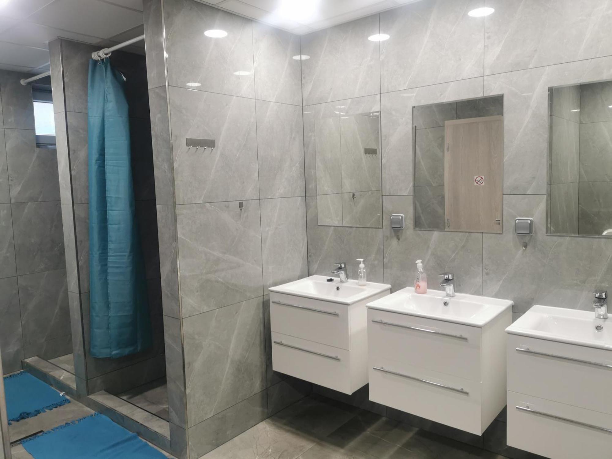 Living Bratislava & Bus Station & Mlynske Nivy Apartment Ngoại thất bức ảnh