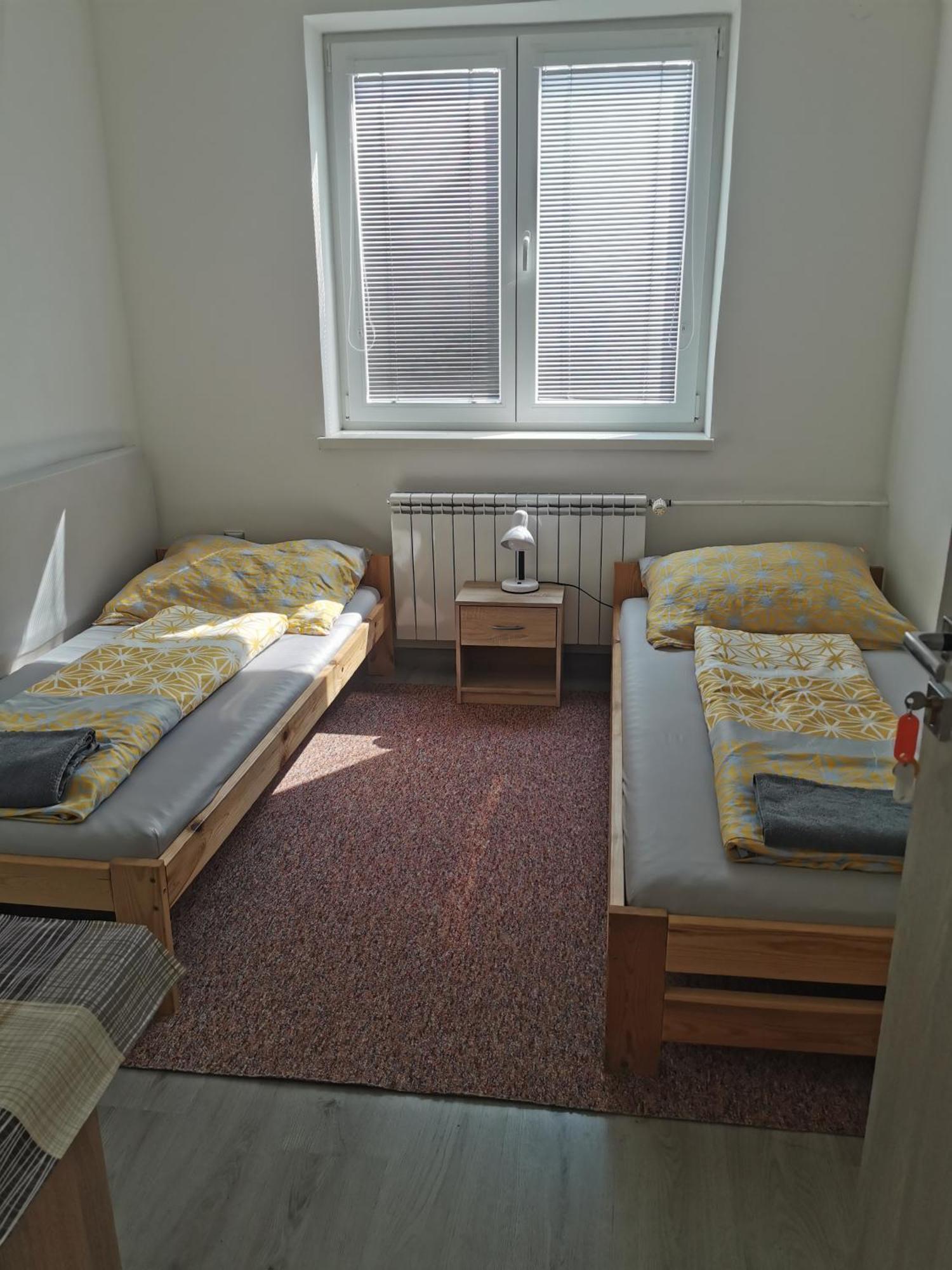 Living Bratislava & Bus Station & Mlynske Nivy Apartment Ngoại thất bức ảnh