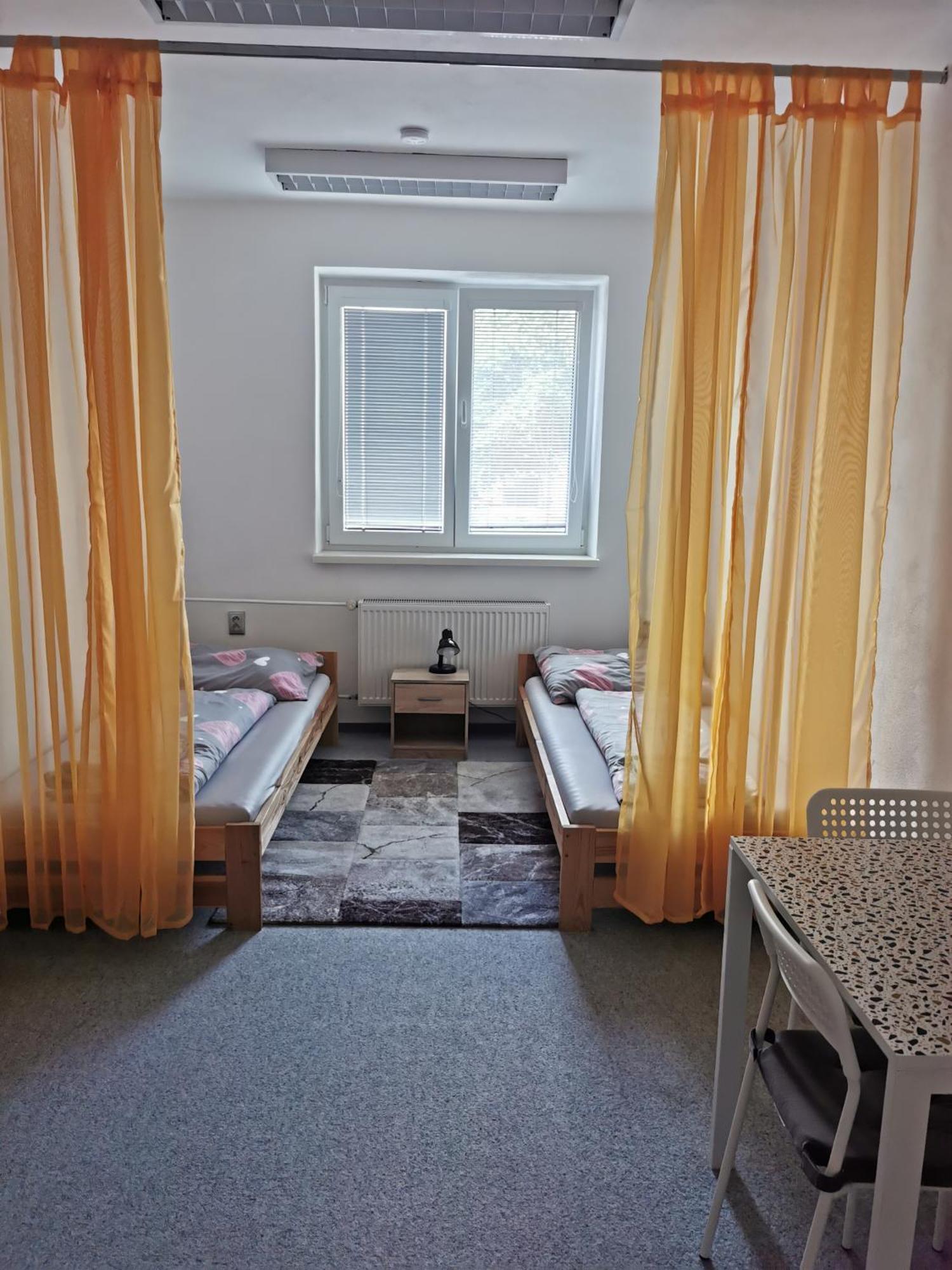 Living Bratislava & Bus Station & Mlynske Nivy Apartment Ngoại thất bức ảnh